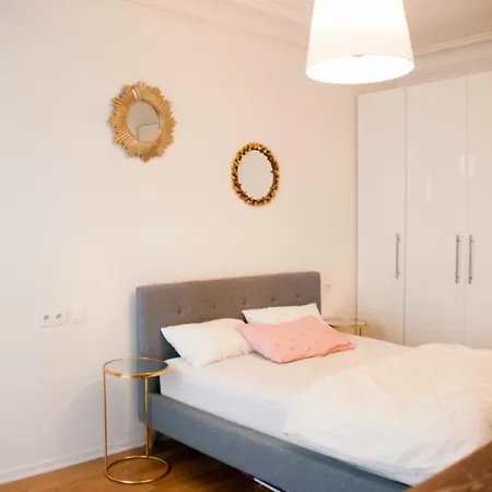 Bright 2 Room Parisian Apartment Well Located Appartamento Parigi